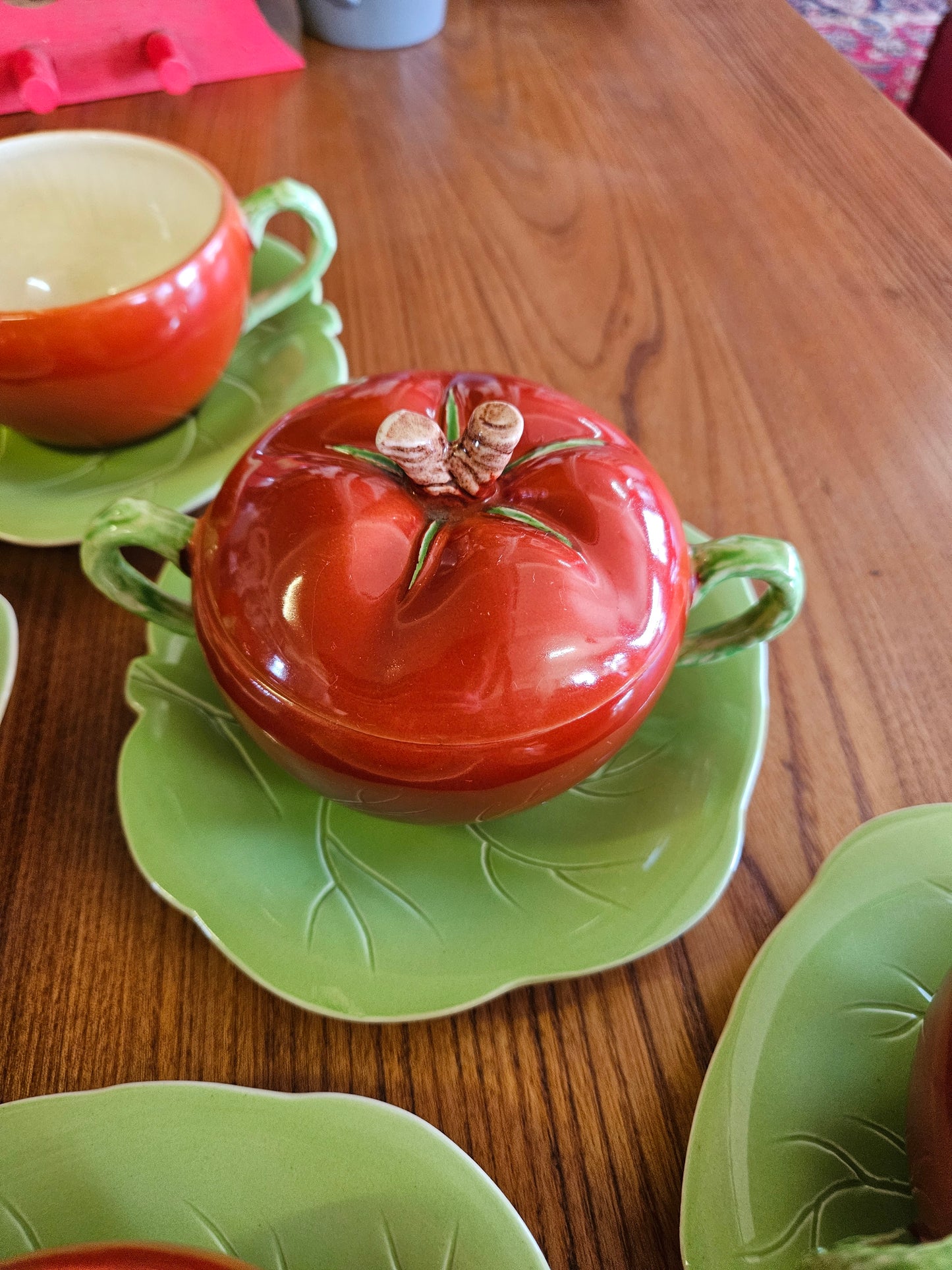 Clarice Cliff tomato set