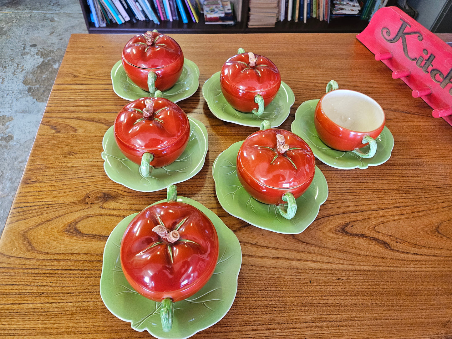 Clarice Cliff tomato set