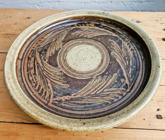 Pottery plate