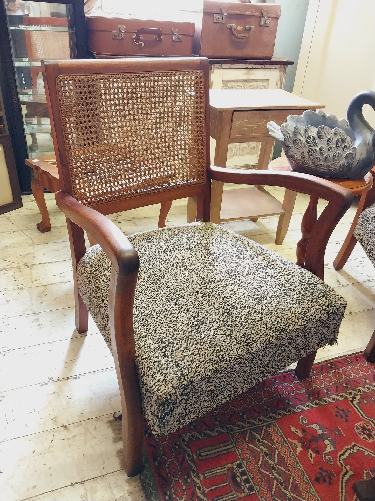Pair chairs