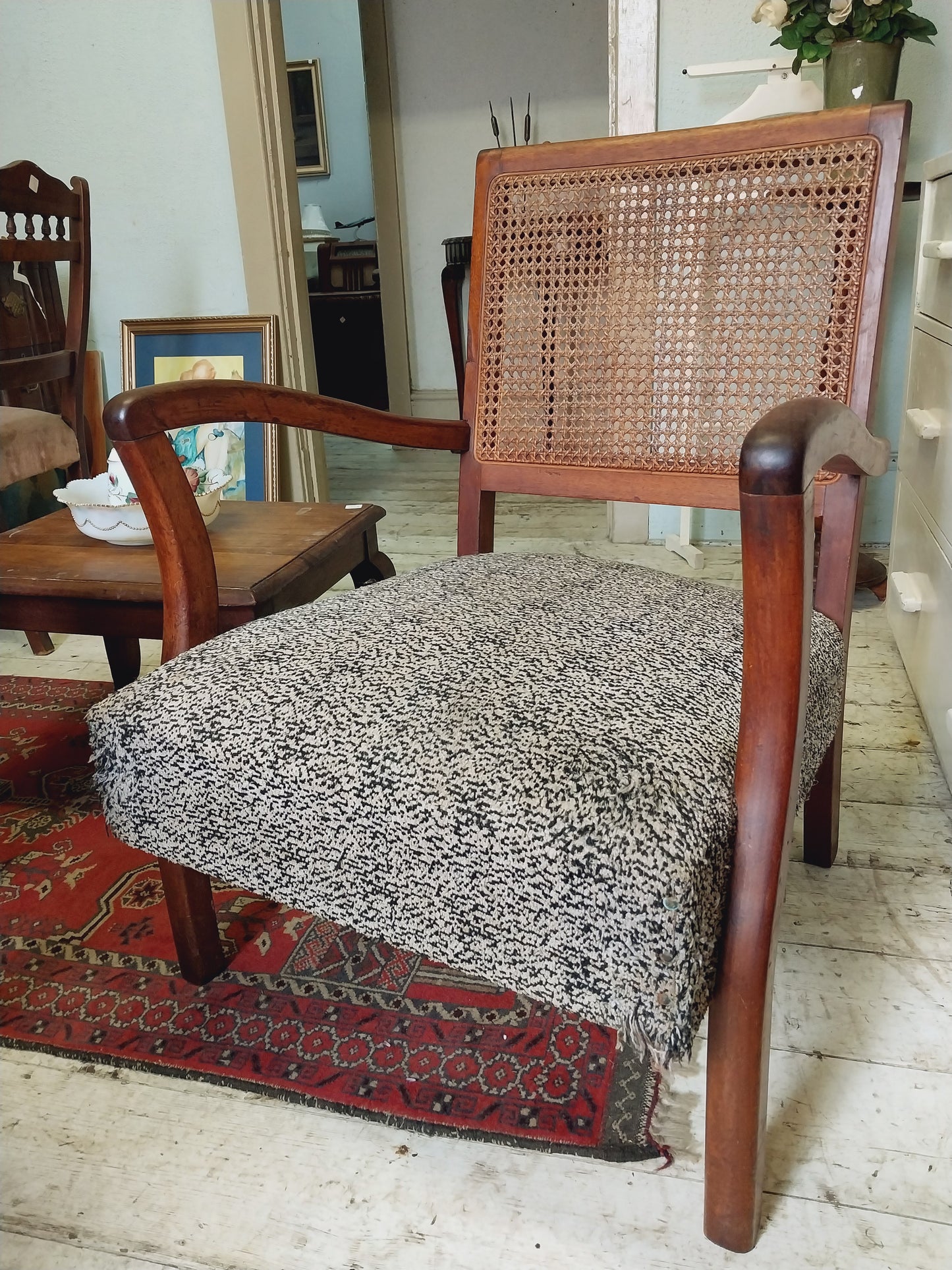 Pair chairs