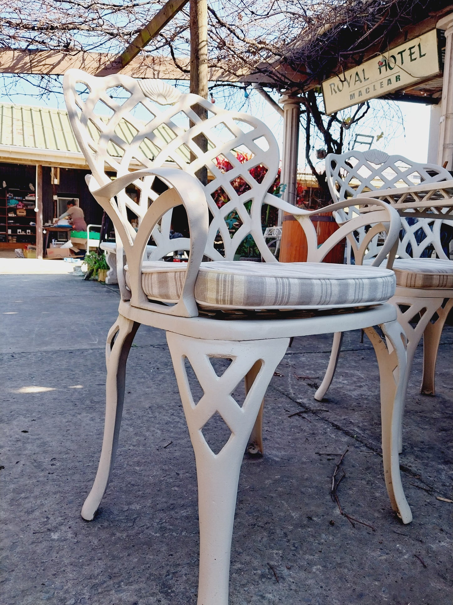 Cast aluminium patio set
