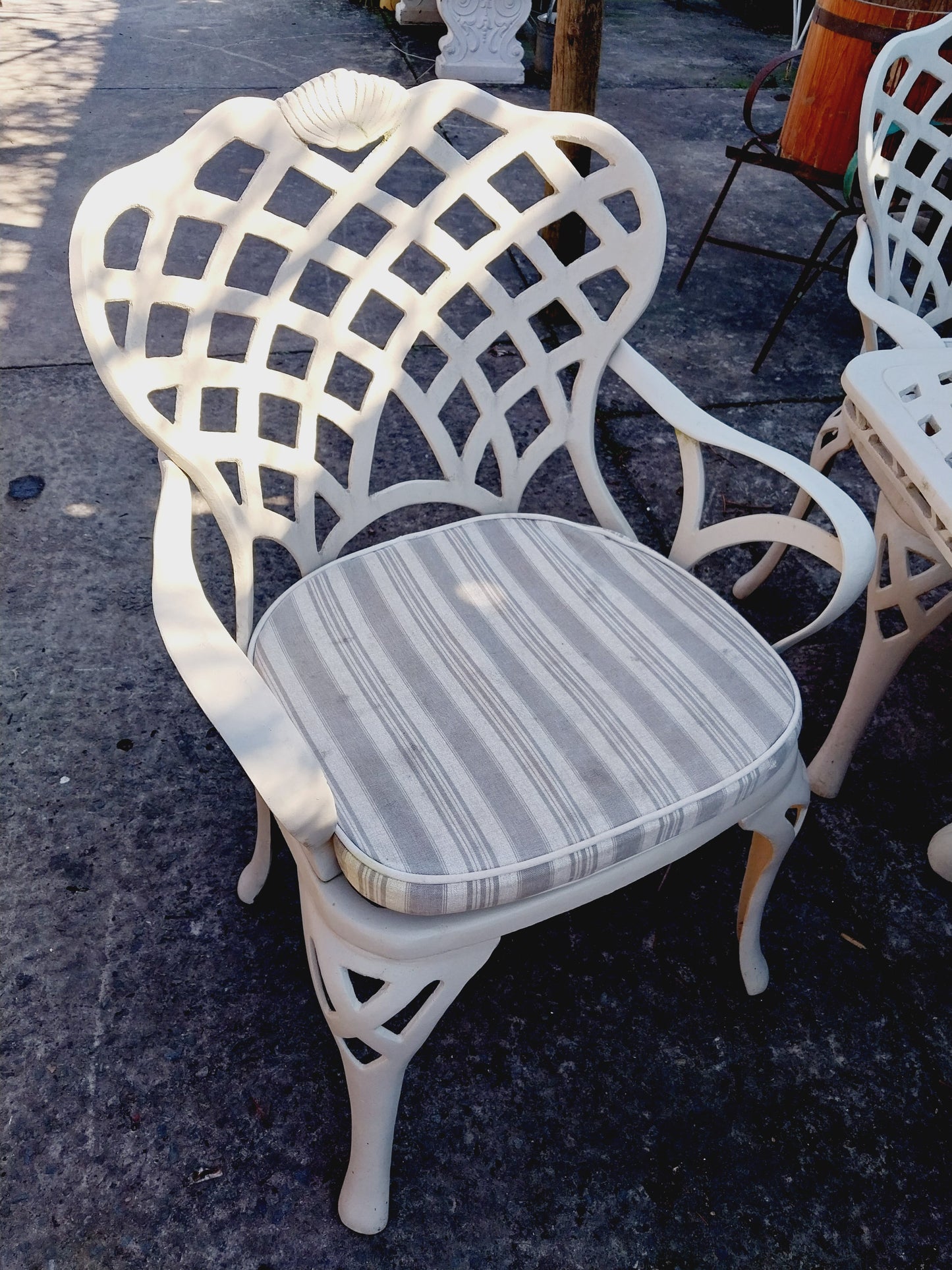Cast aluminium patio set