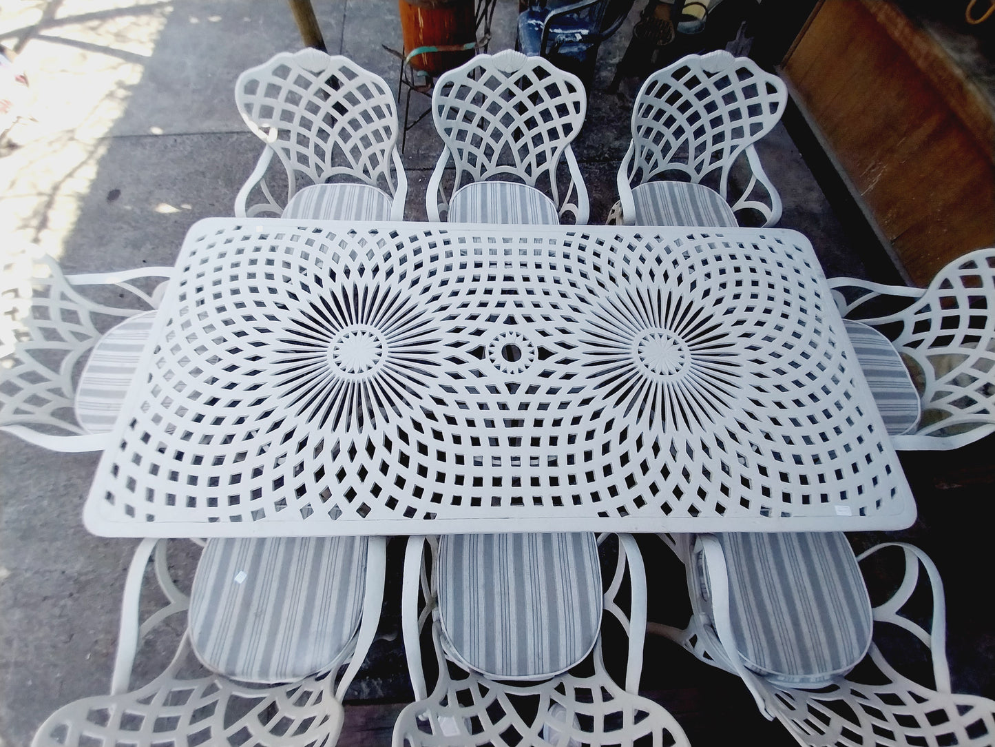Cast aluminium patio set