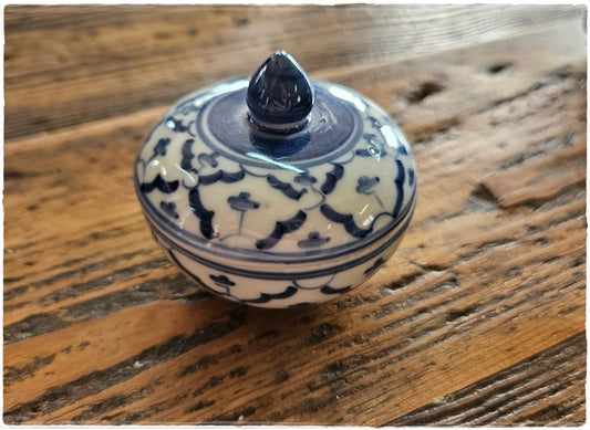 Tiny trinket jar