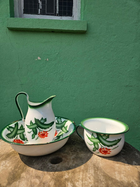 Enamel set made in Yugoslavia