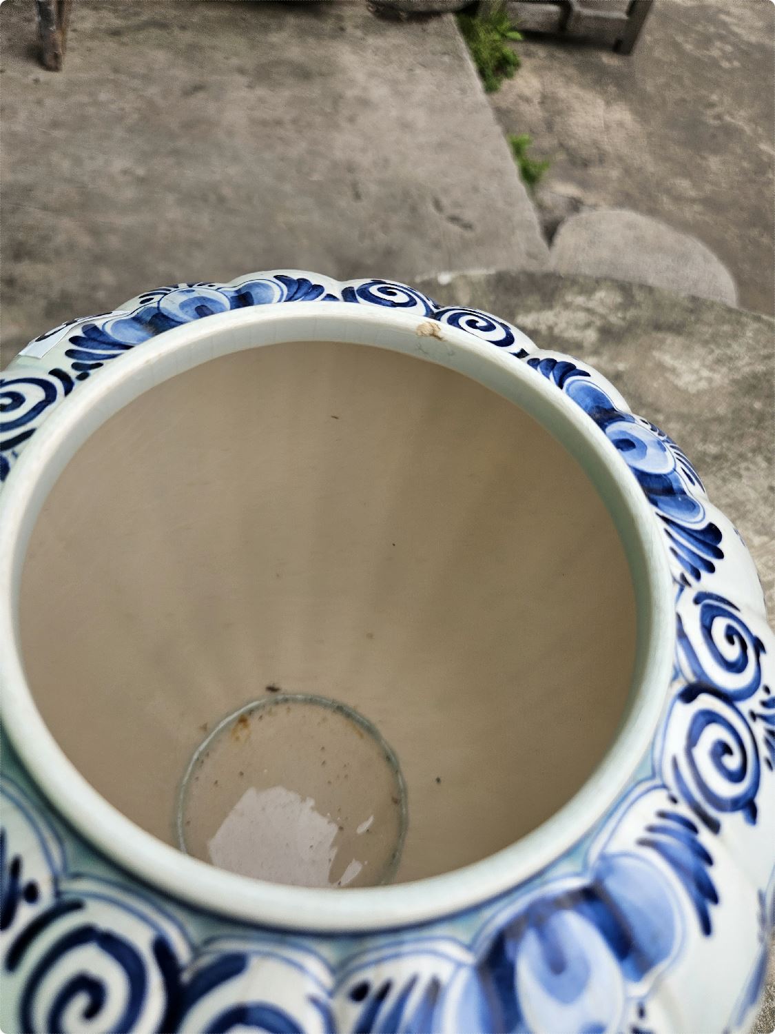 Large Delft Urn