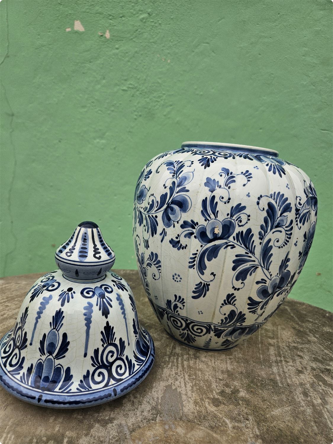 Large Delft Urn