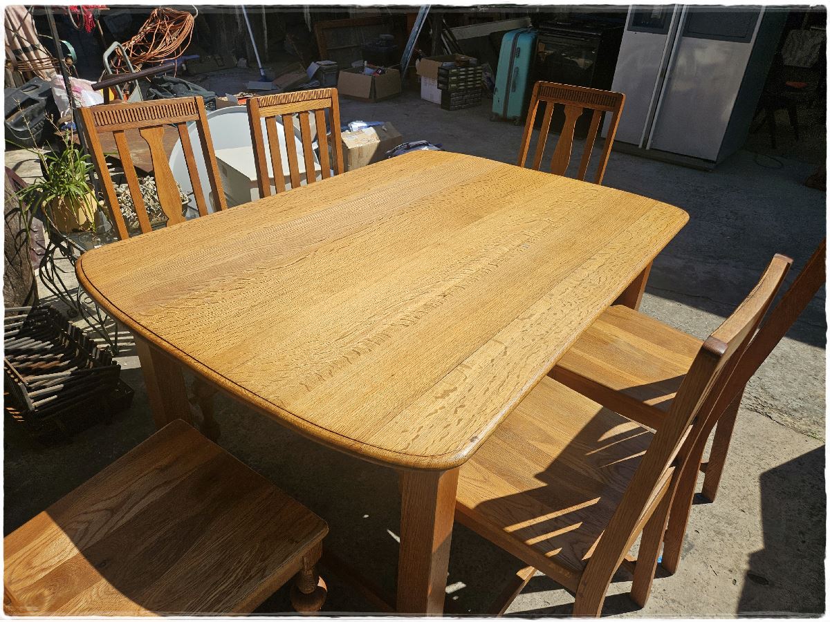 Oak dining room table and 6 chairs
