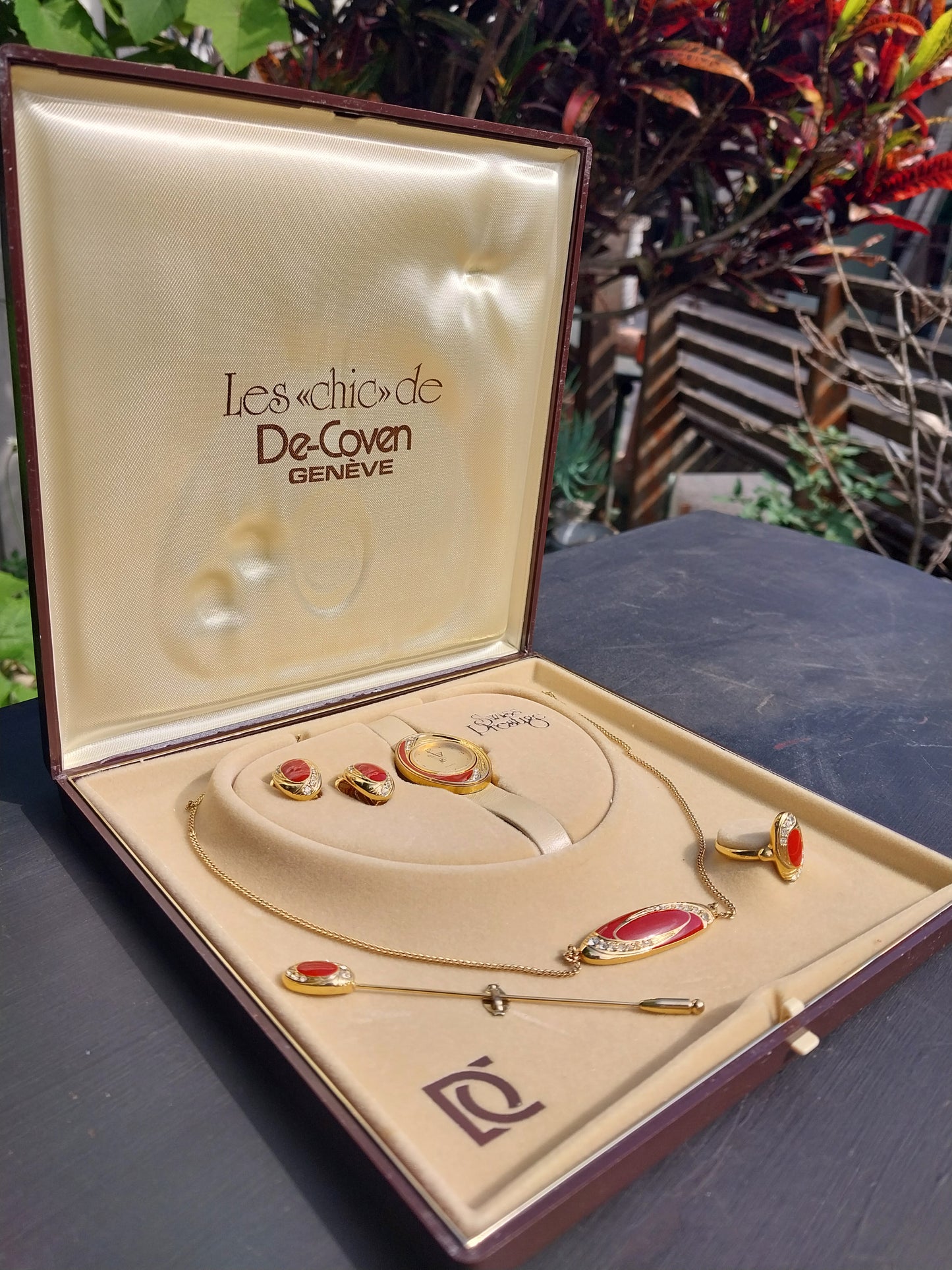 Mid Century watch gift set. De-Coven Geneve