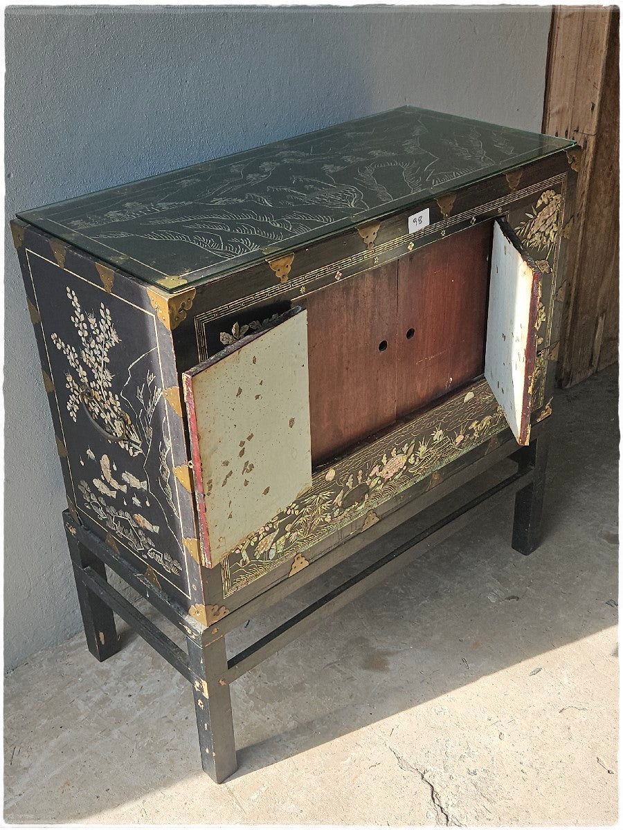 Japanese wedding chest. Mother of pearl inlay.