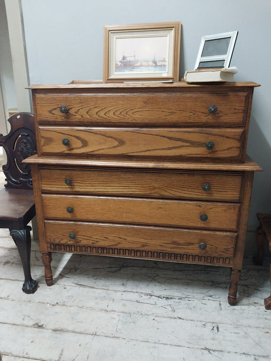 Oak chest of drawers