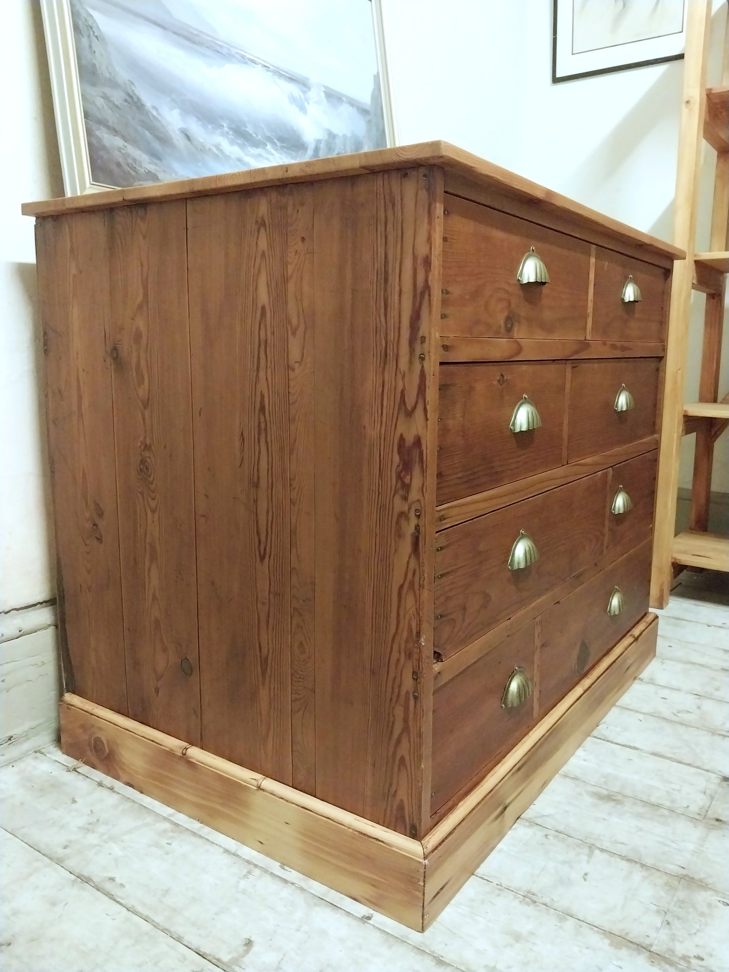 Chest of drawers