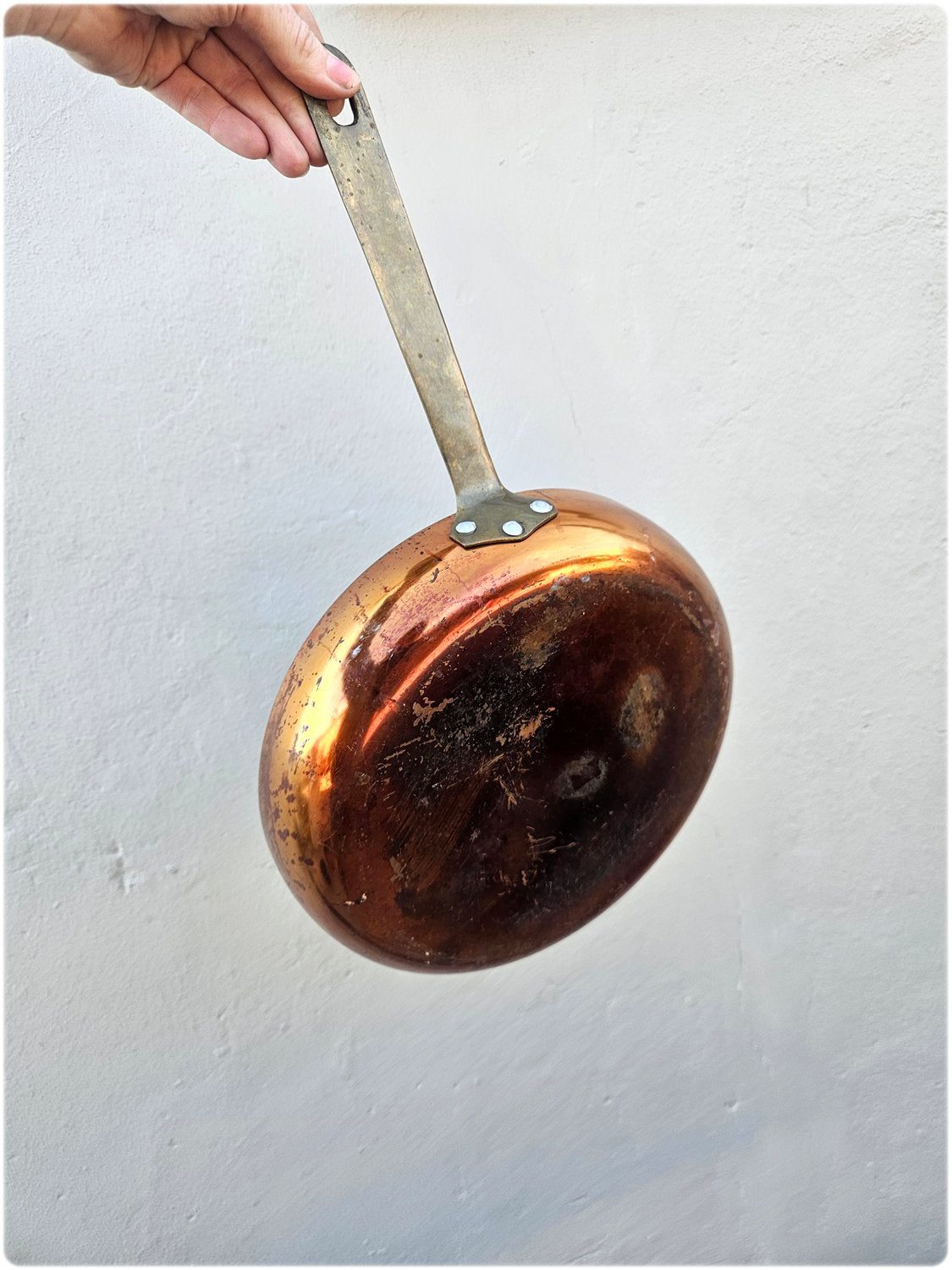 Copper pan with solid brass handle