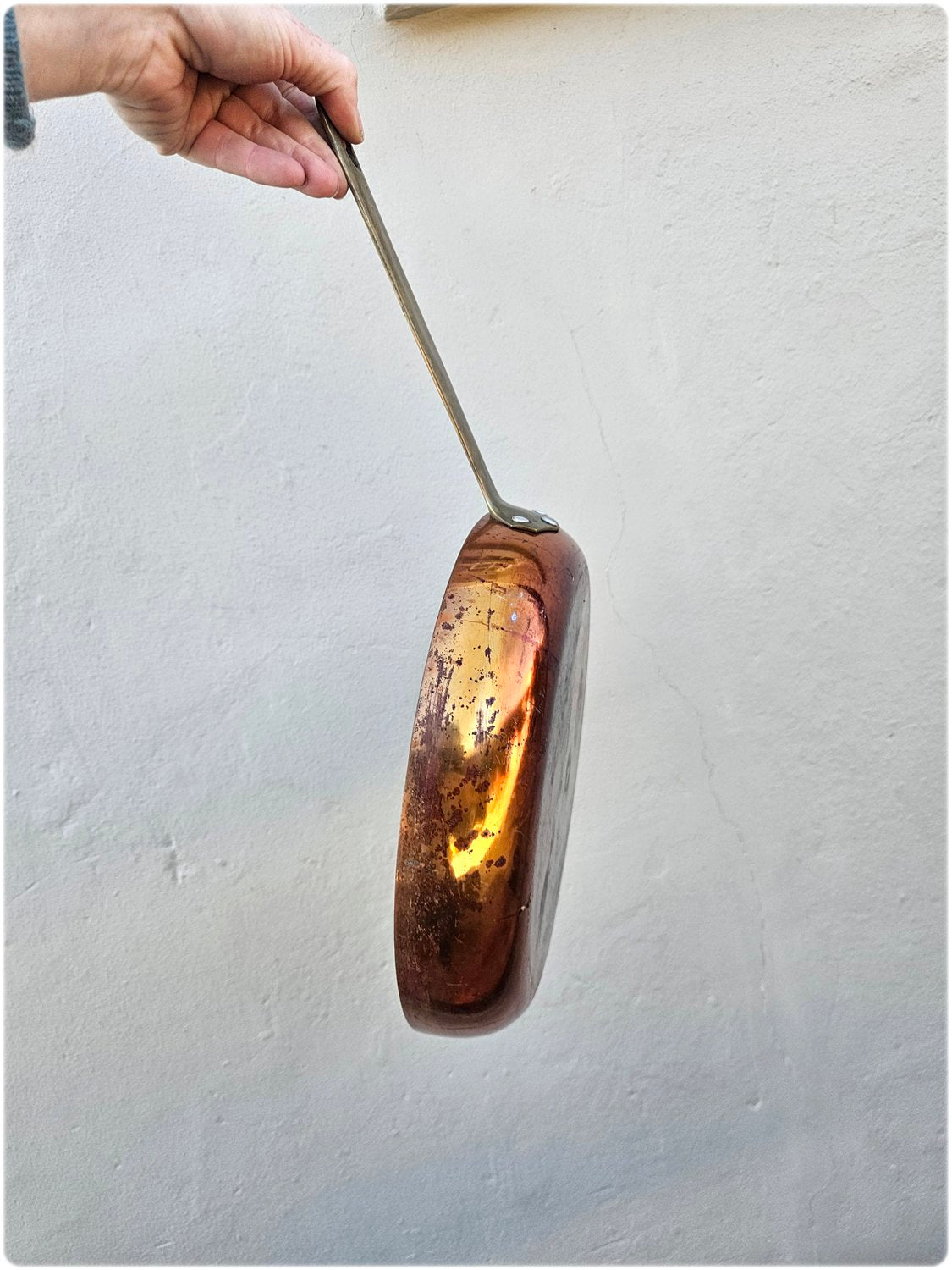 Copper pan with solid brass handle