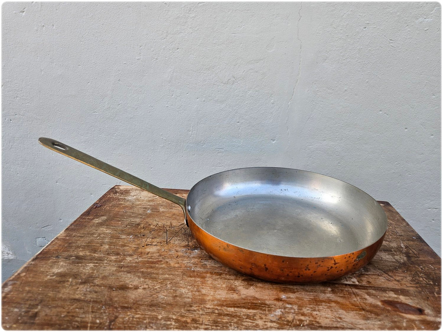 Copper pan with solid brass handle