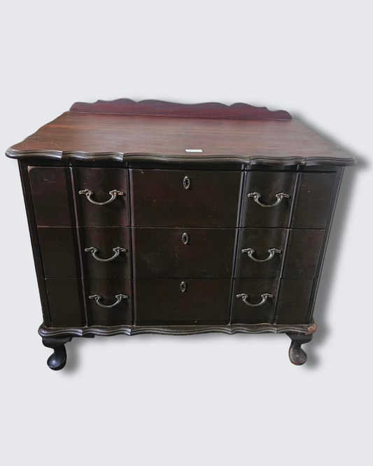 Small imbuia chest of drawers