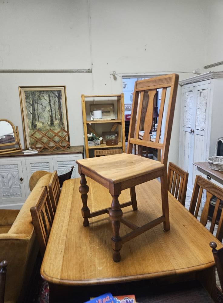 Oak dining room table and 6 chairs