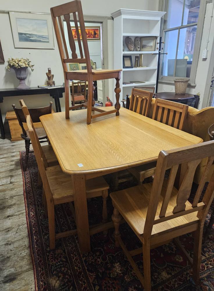Oak dining room table and 6 chairs