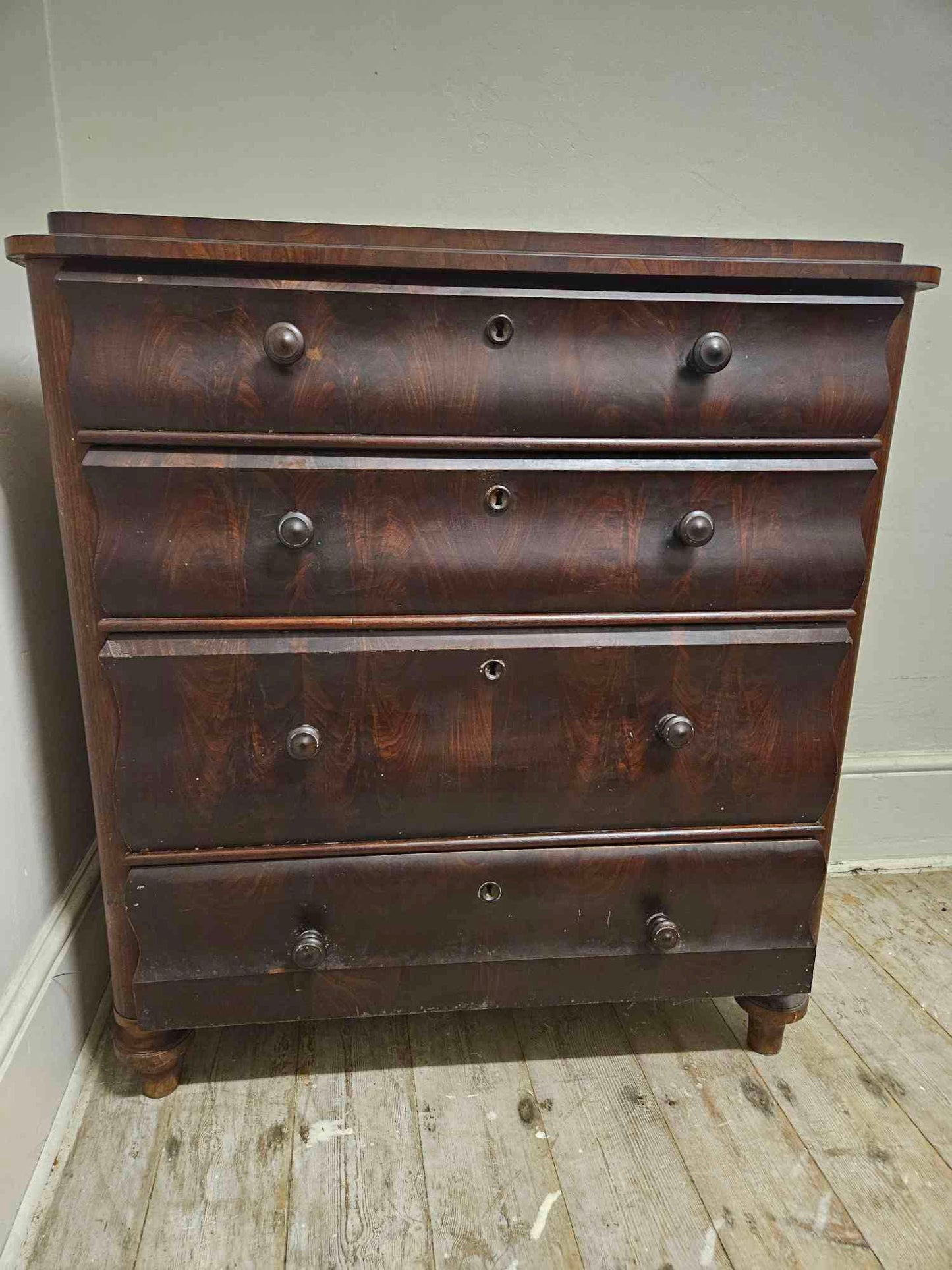 Mahogany chest of drawers