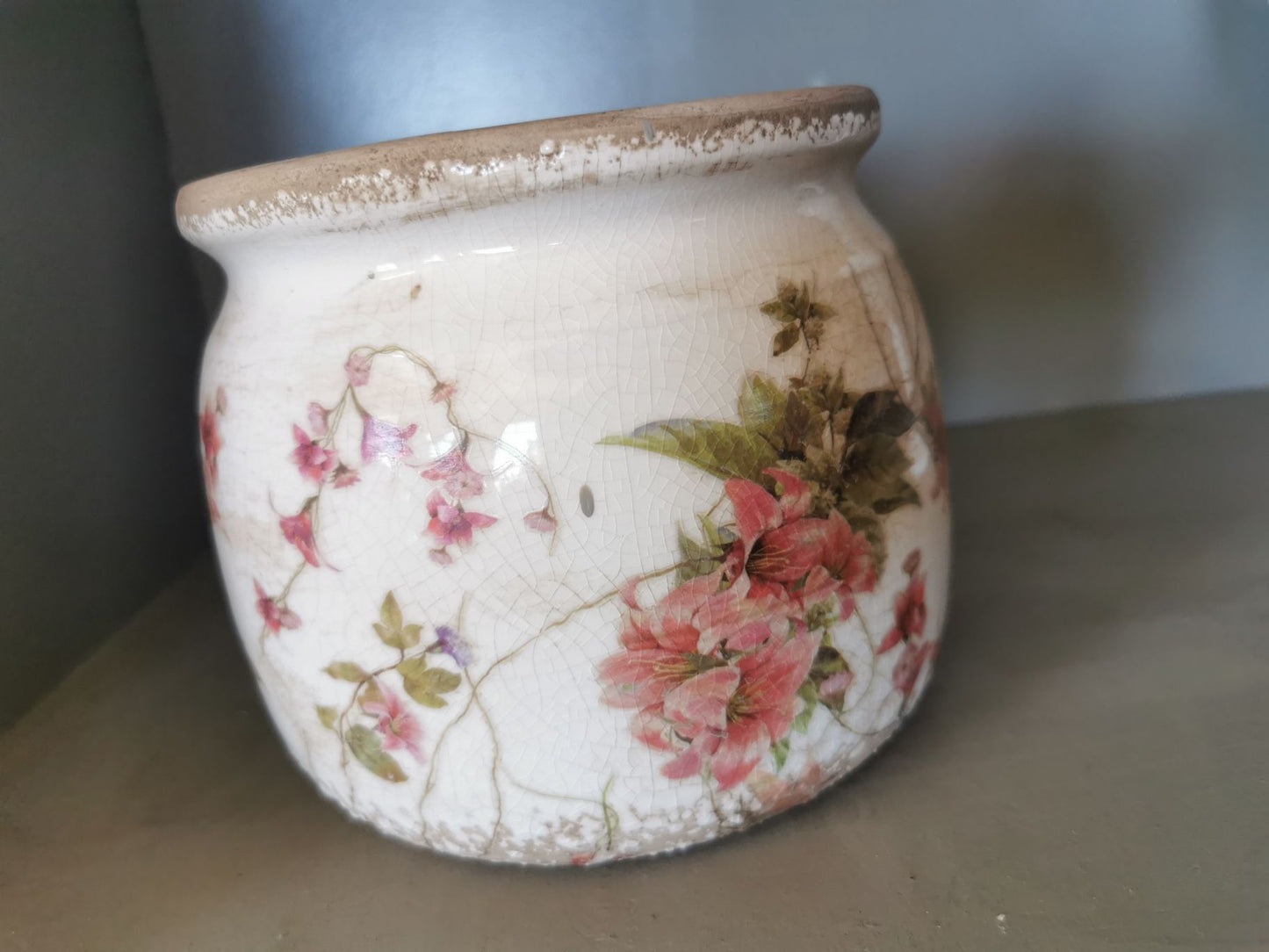 Ceramic pot - pink lilies