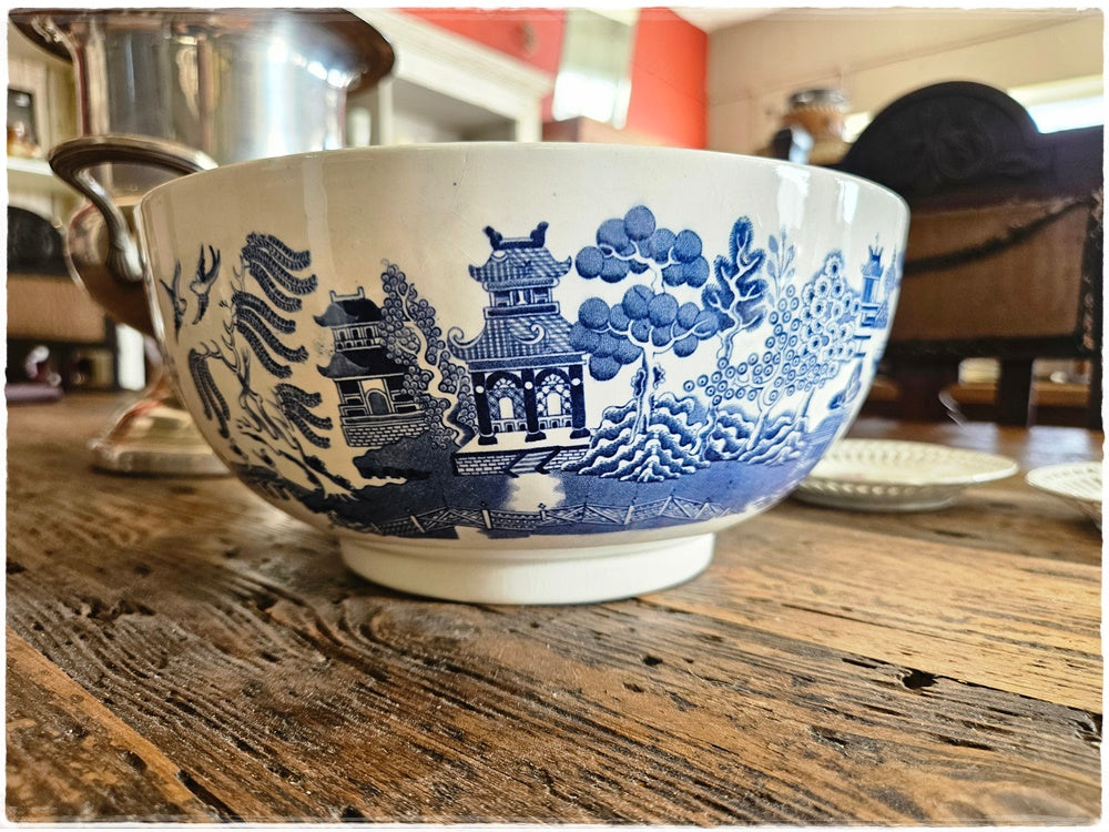 Pair of Wedgwood blue and white bowls