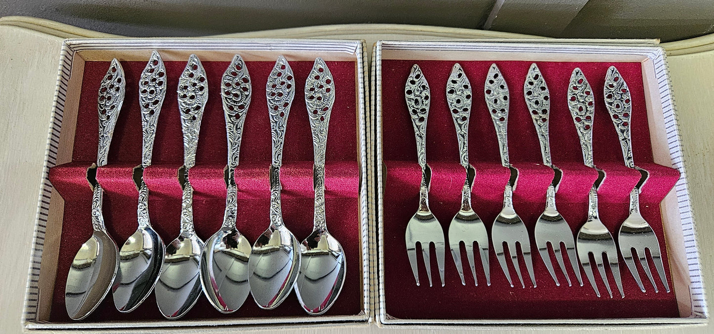 Teaspoons and cake forks