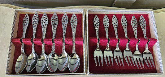Teaspoons and cake forks