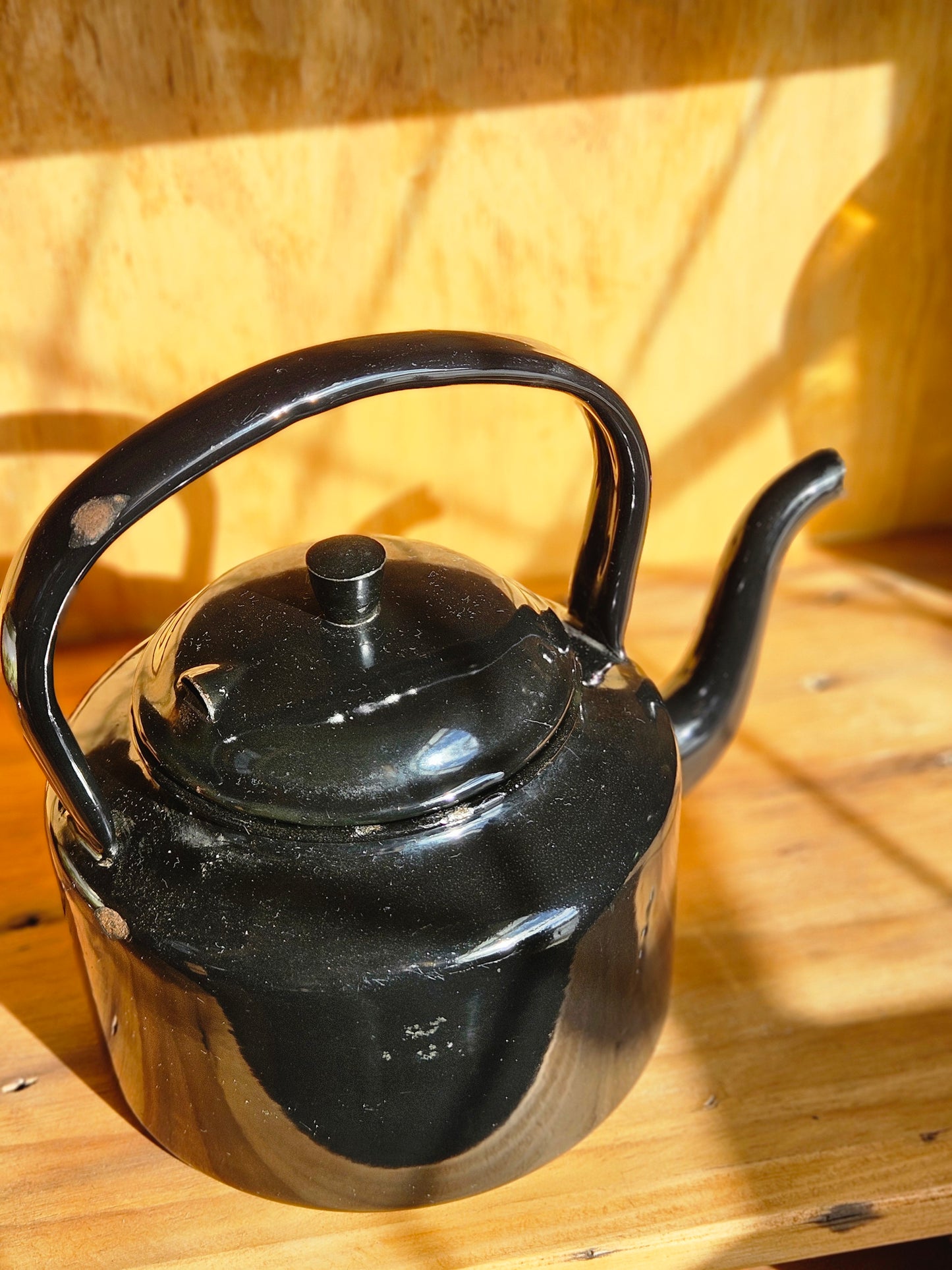 Black enamel kettle