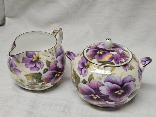 Maxwell Williams Cream Pansy Milk jug and sugar bowl