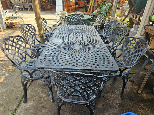 Cast aluminium patio set