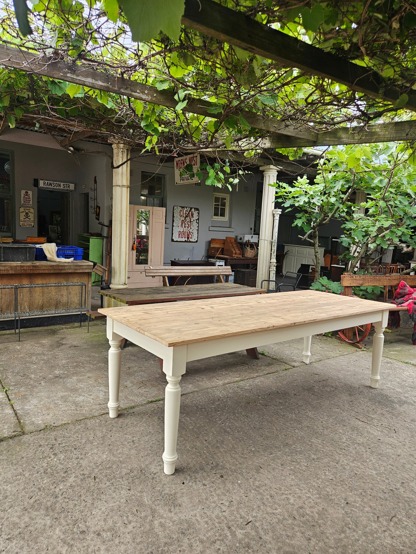Oregan dining room table