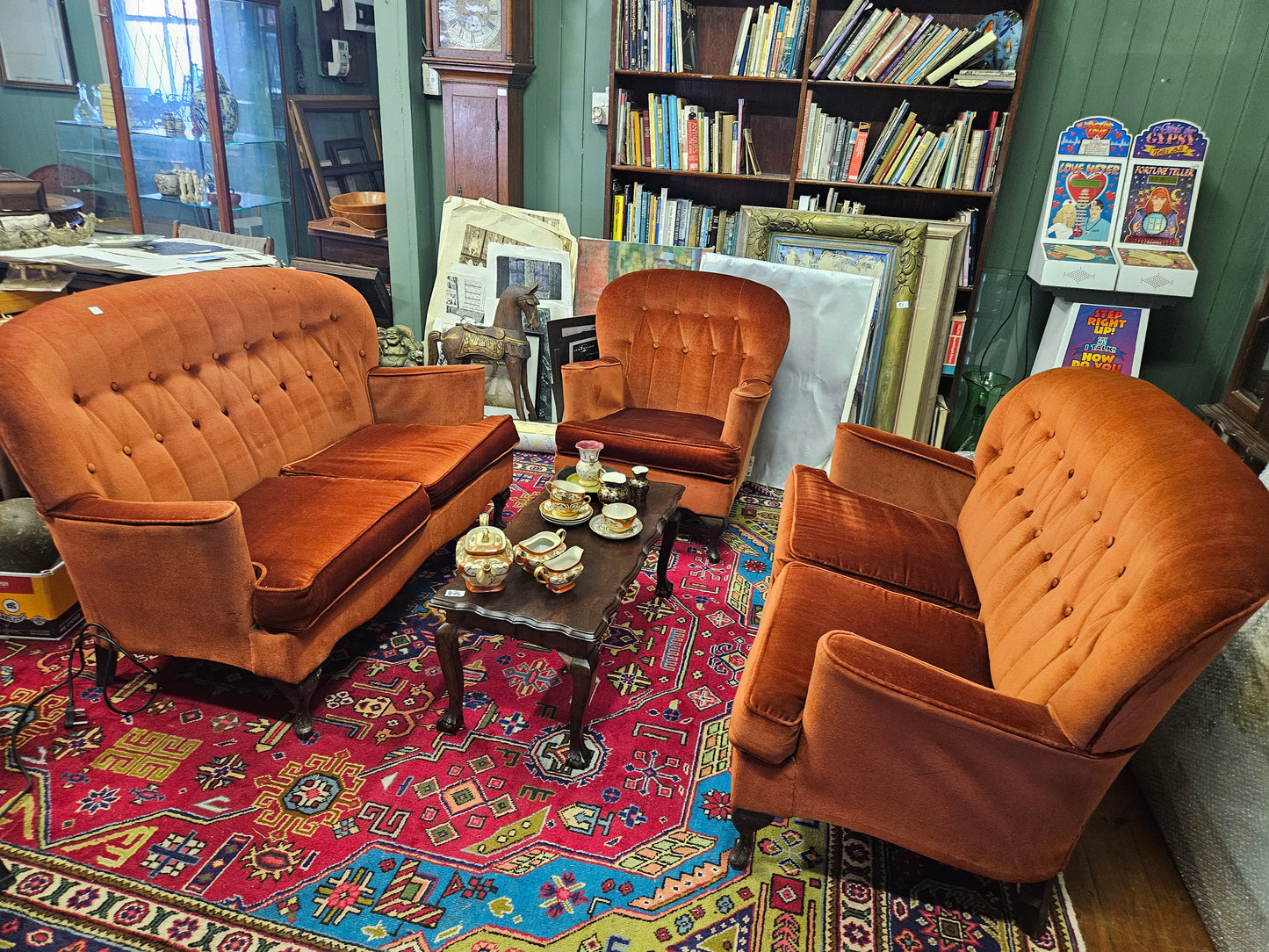 Queen Anne Lounge Suite