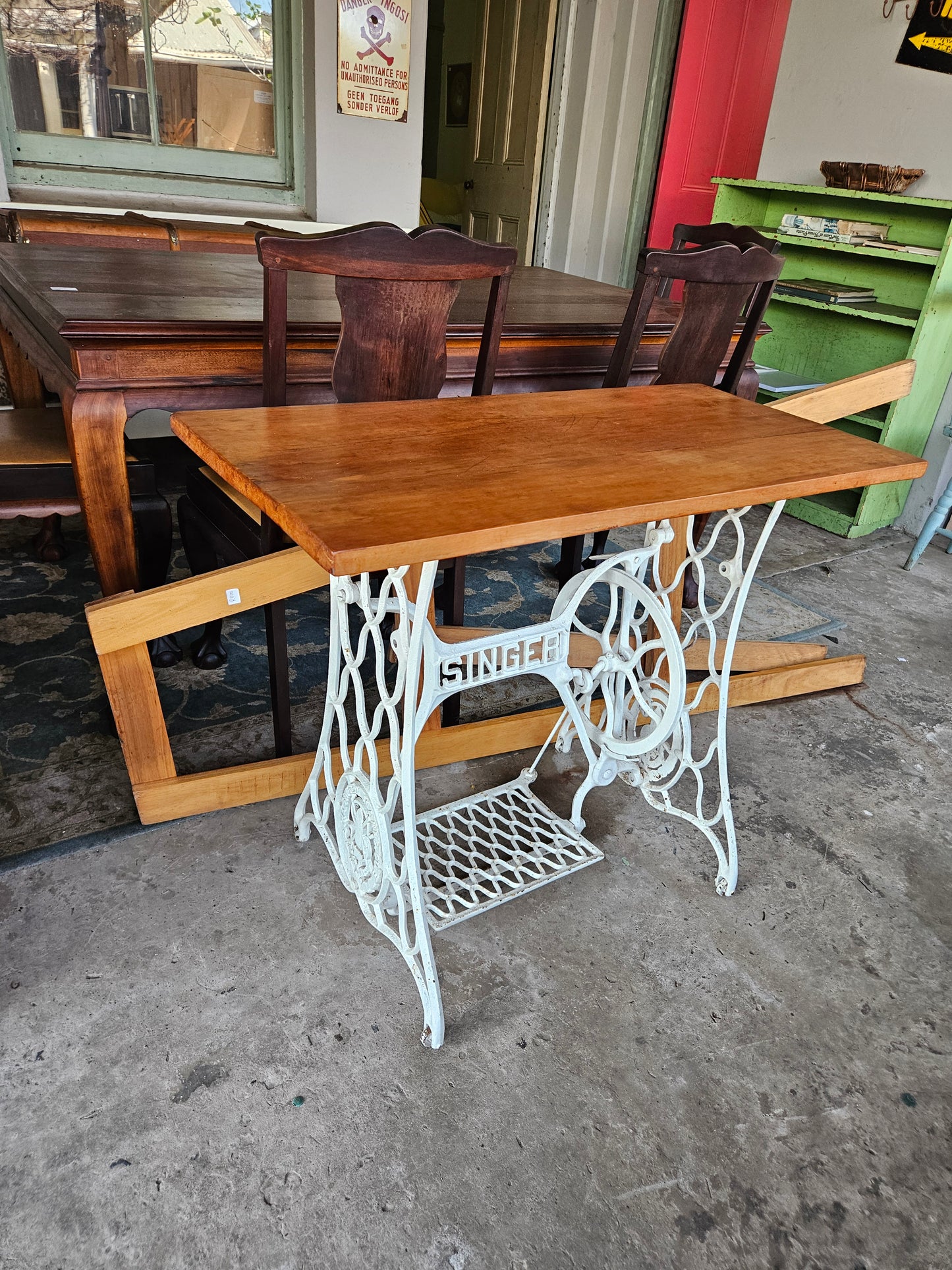 Singer sewing table