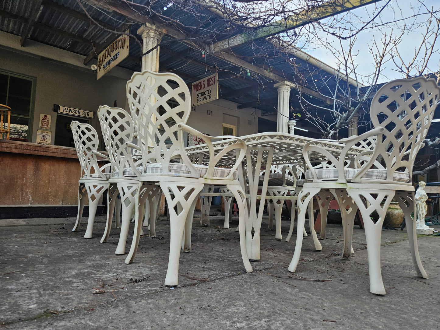 Cast aluminium patio set
