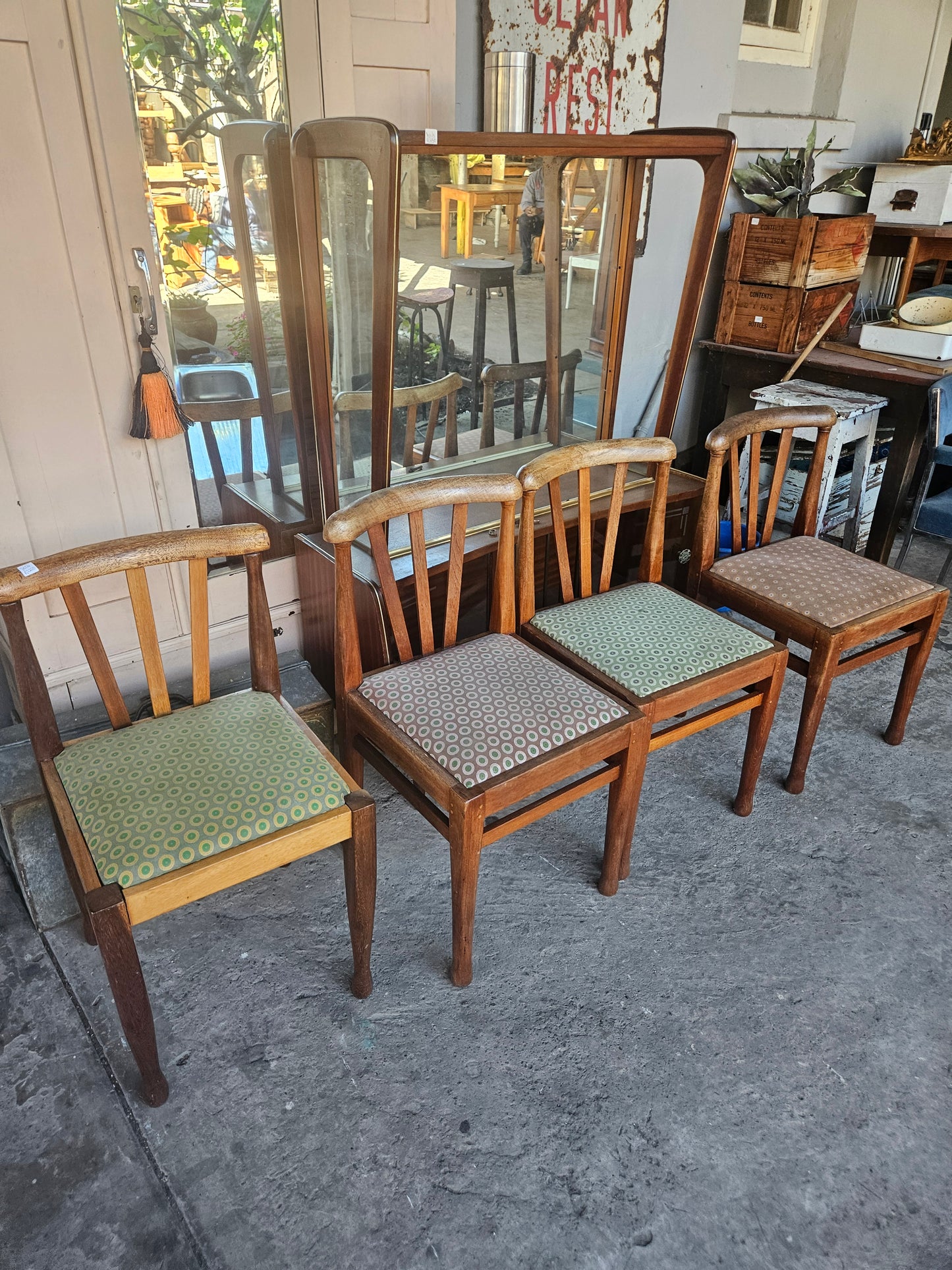 Set of 4 chairs