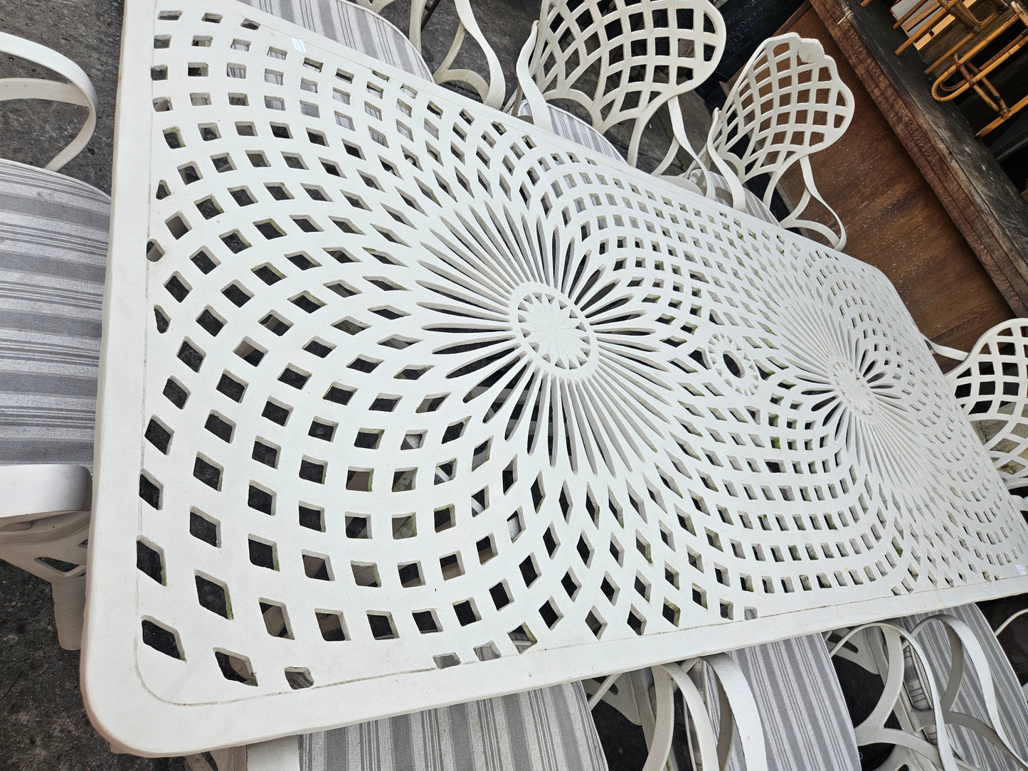 Cast aluminium patio set