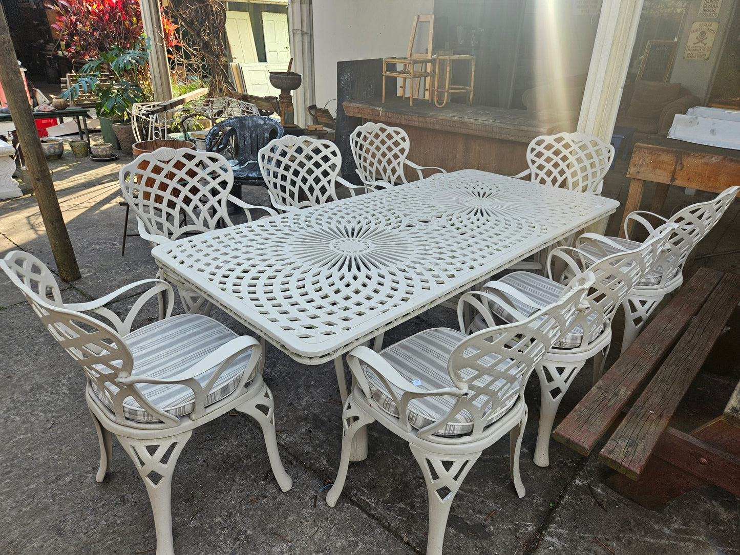 Cast aluminium patio set