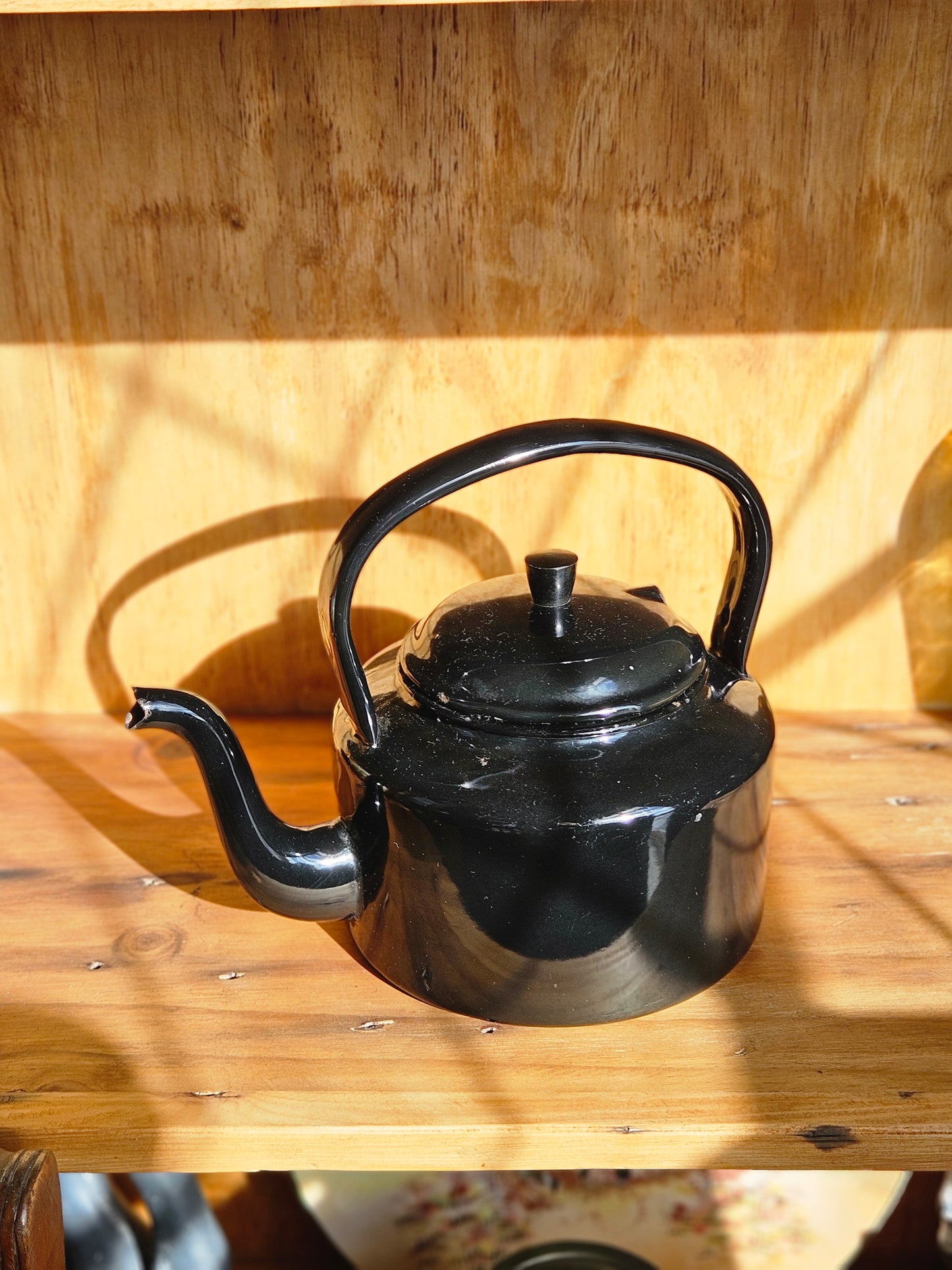 Black enamel kettle
