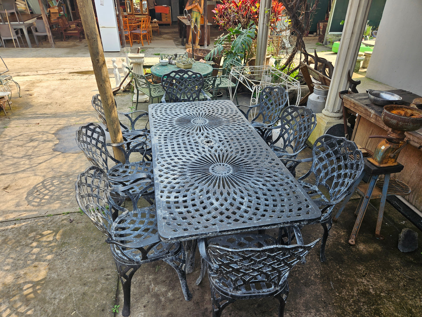 Cast aluminium patio set