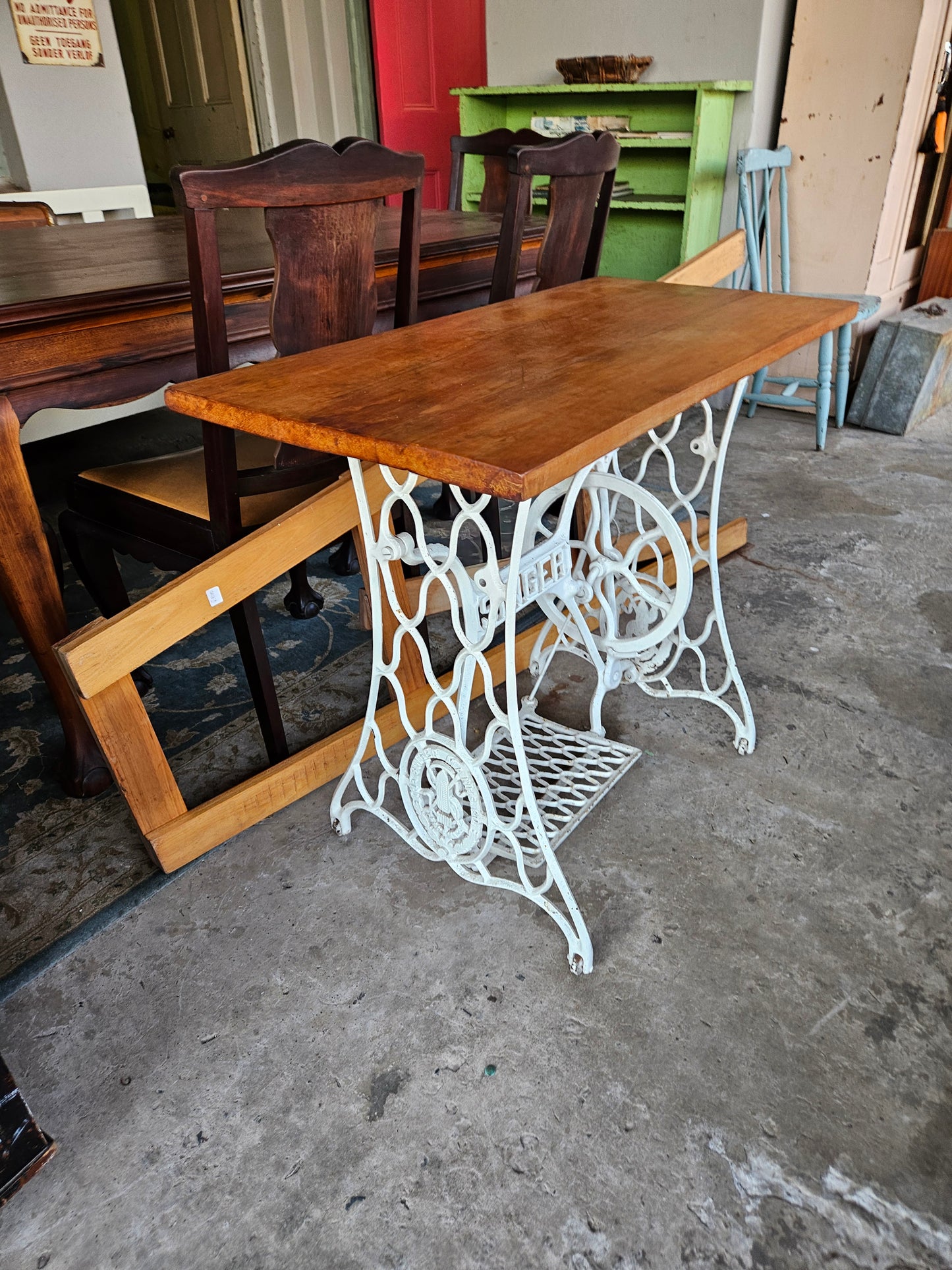 Singer sewing table
