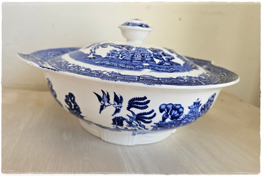 Alfred Meakin tureen
