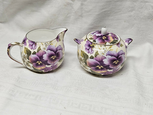 Maxwell Williams Cream Pansy Milk jug and sugar bowl