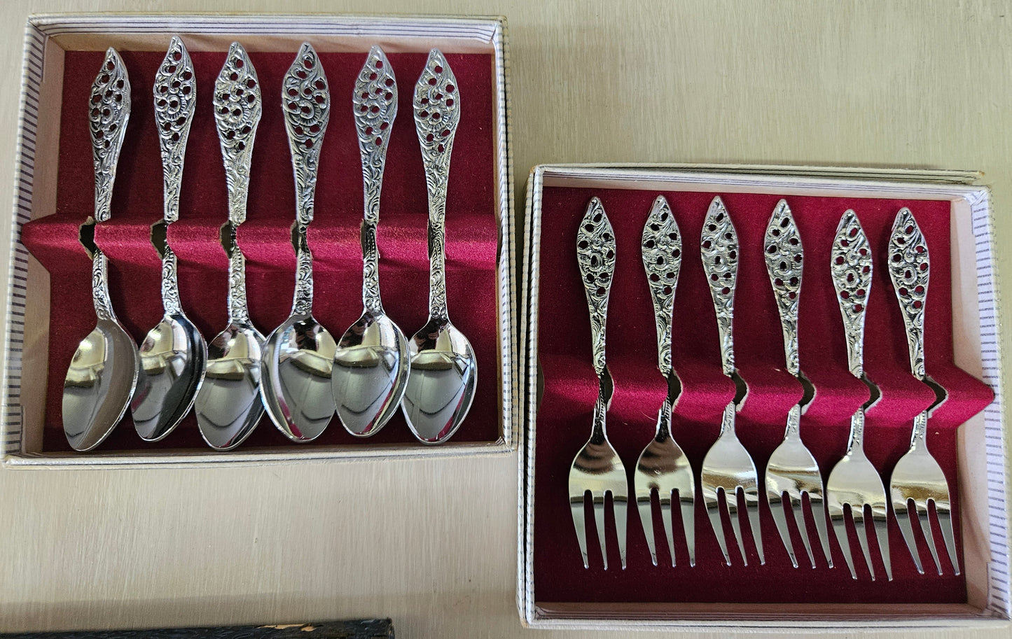 Teaspoons and cake forks