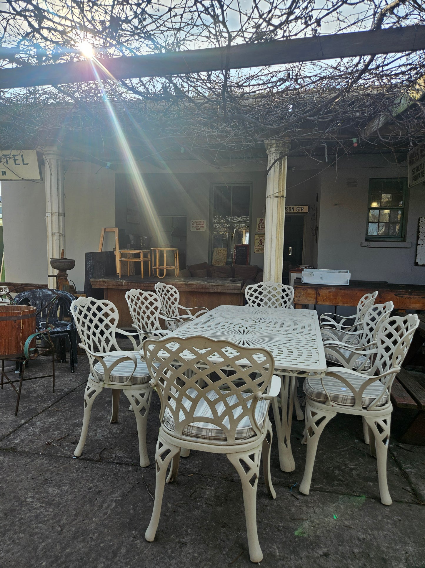 Cast aluminium patio set