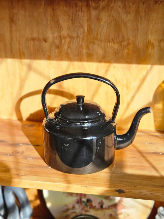Black enamel kettle
