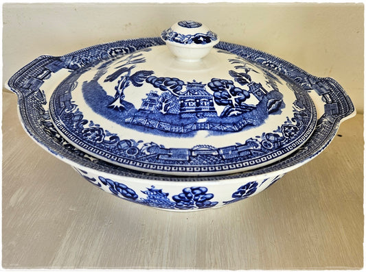Alfred Meakin tureen
