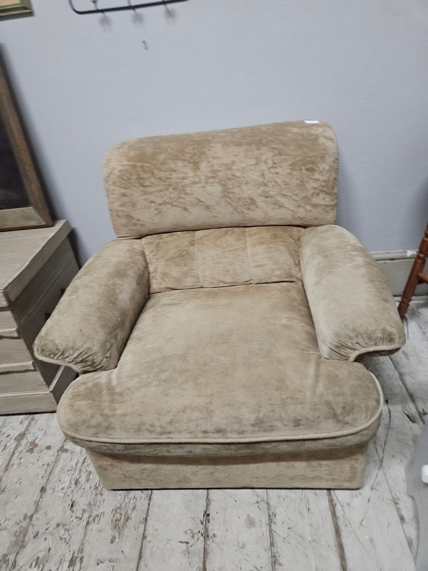 Comfy single arm chair