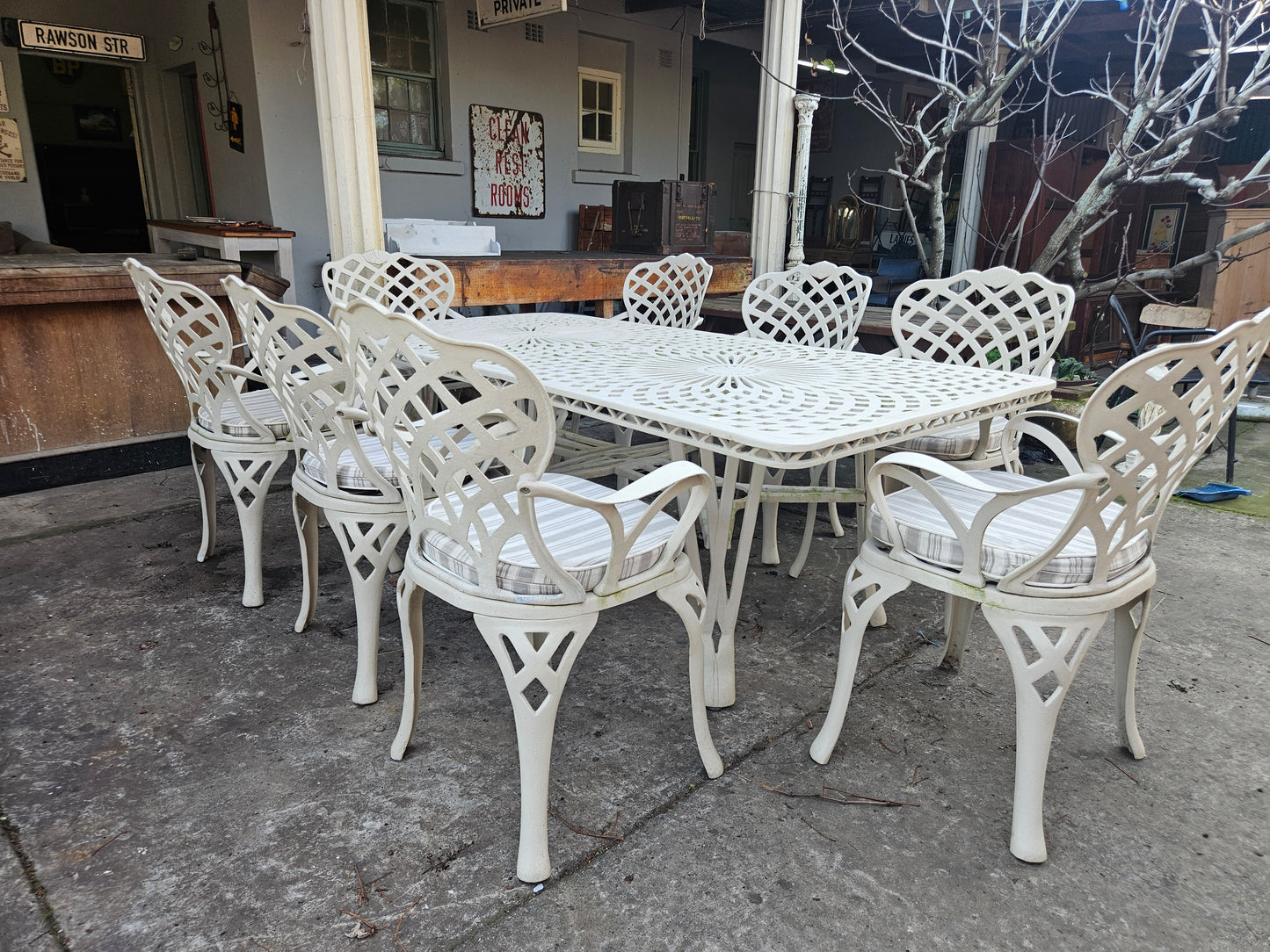 Cast aluminium patio set