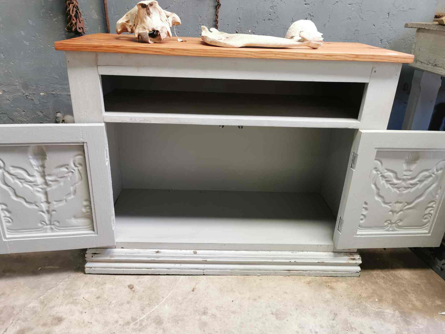 Grey tv cabinet with pressed ceiling doors